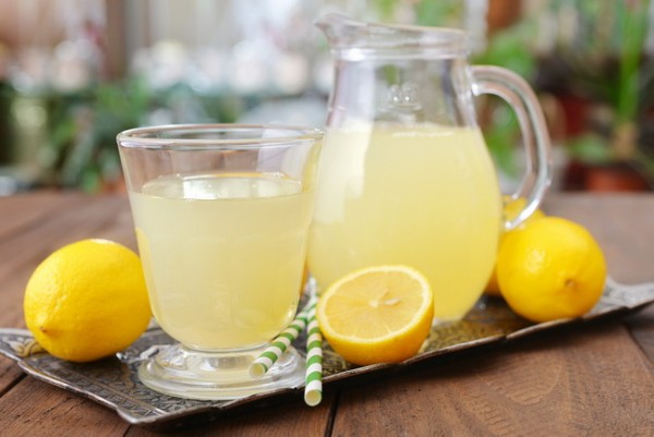 Beba jugo de limón en vez de píldoras Si usted tiene uno de estos 8 Problemas