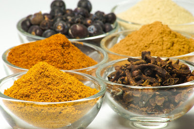 Especias y hierbas que pueden ayudarlo a mantenerse saludable