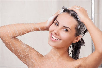 CONOCE LOS BUENOS BENEFICIOS DE LAVARSE EL CABELLO CON VINAGRE DE MANZANA.