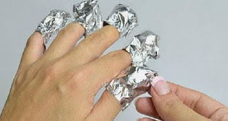 PRUEBA ESTE PODEROSO TRATAMIENTO CON PAPEL DE ALUMINIO PARA EL DOLOR DE ESPALDA Y ARTICULACIONES.