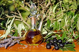 18 Usos del Aceite de Oliva fuera de la Cocina