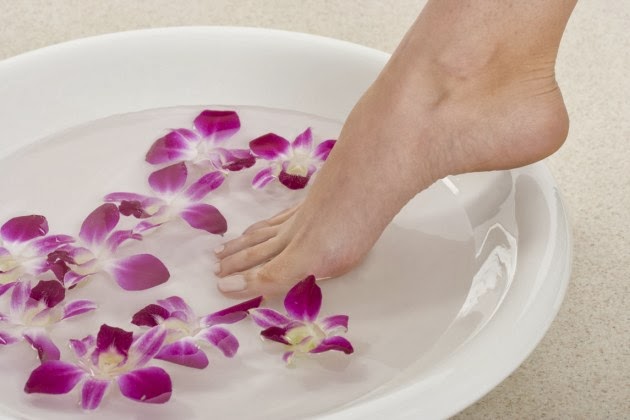 cómo quitar las asperezas de los pies paso a paso
